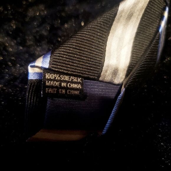 IZOD 100% silk tie - Picture 3 of 3